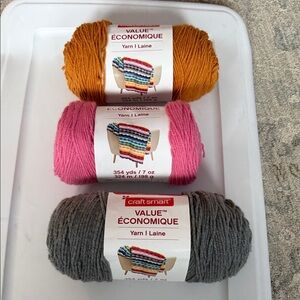 Craft smart yarn
Size: 7 oz each
Color:gray, pink, curry